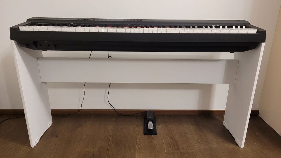 Yamaha Digitalpiano/E-Piano P-125 mit Fußpedal FC3A und Ständer in München