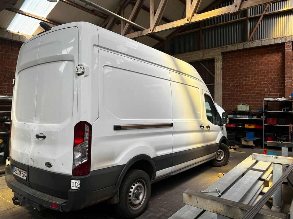 Ford Transit in Holdorf