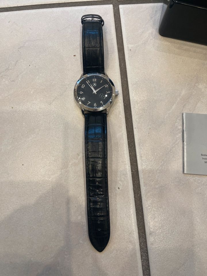 Armbanduhr von Mercedes in Mönchengladbach