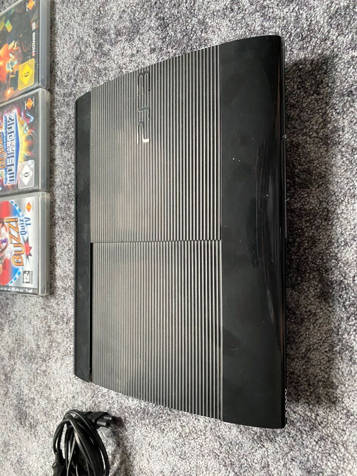 Sony PS3 Super Slim in Lübeck