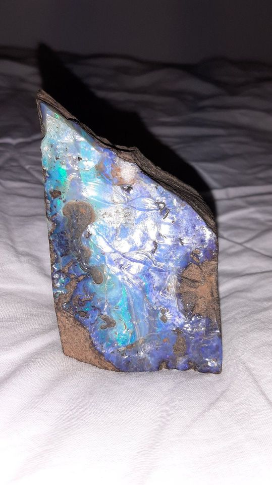 Boulder Opal 8,3 x 5,5 x 4,2cm 236g Heilstein Edelstein in Berlin