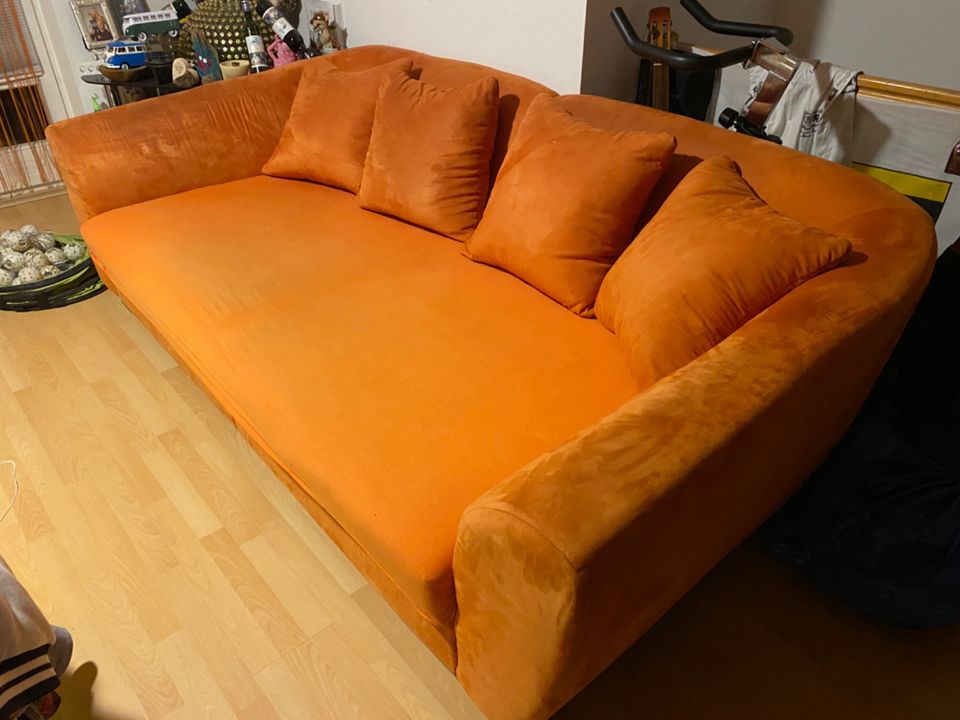Sofa, orange, große Liegefläche, 2,4x1,3m in Weinböhla