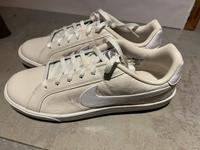 Nike Court Royale Premium Sneaker Gr. 40.5 neu Brandenburg - Oberkrämer Vorschau
