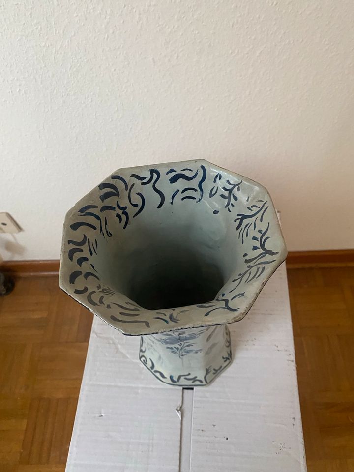 Antike Porzellan Vase in Aachen