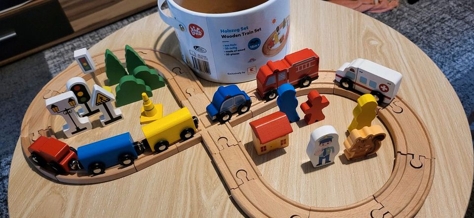 Kidland Holzzug Set plus Polizei/Feuerwehr/Krankenwagen in Schwerin -  Großer Dreesch | Holzspielzeug günstig kaufen, gebraucht oder neu | eBay  Kleinanzeigen ist jetzt Kleinanzeigen