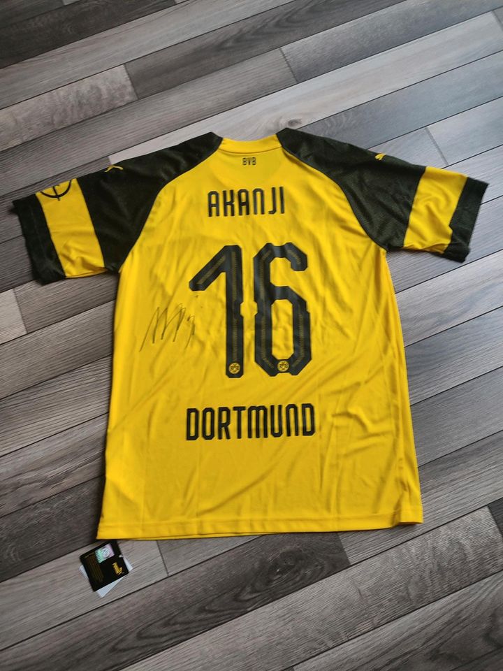 Borussia Dortmund BVB Trikot, original Unterschrift Akanji, NEU in Höchst im Odenwald