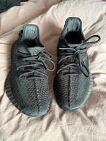 Adidas Yeezy schwarz oder weiß Nordrhein-Westfalen - Meerbusch Vorschau