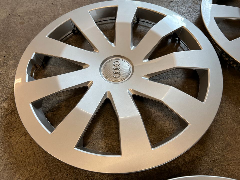 4x 15 Zoll Audi Radkappen Felgendeckel Raddeckel 82A601147 A1 in Brühl