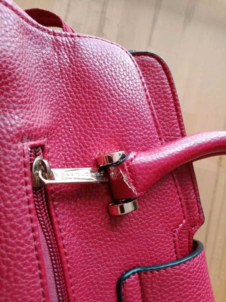 Handtasche Umhängetasche in rot von David Jones in Quierschied