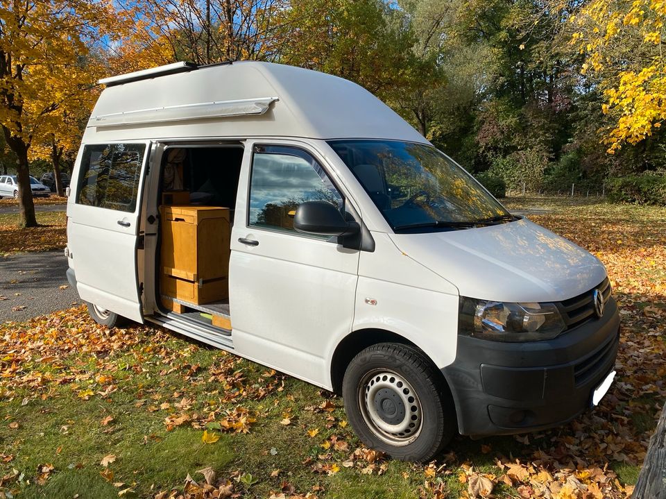 VW T5 Camper Hochdach, langer Radstand, autark in Aschheim