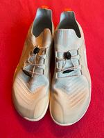 Neue Sportschuhe Gr. 43. weiß Hessen - Wabern Vorschau