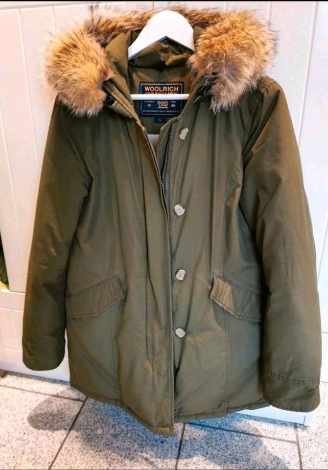 Woolrich Mantel khaki Größe L in Garbsen