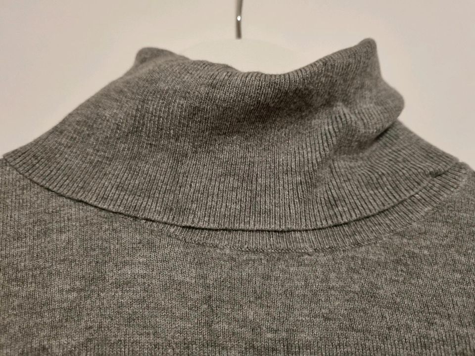 Rollkragen Pullover grau in Raubling