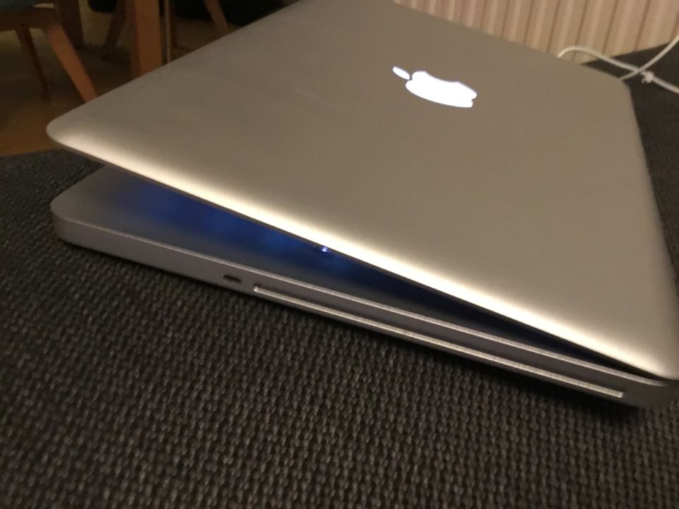 MacBook Pro 9,2 Silber 13 Zoll in Löhne