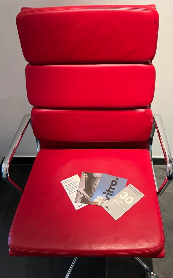 Vitra Soft Pad Chair EA 219 in Köln