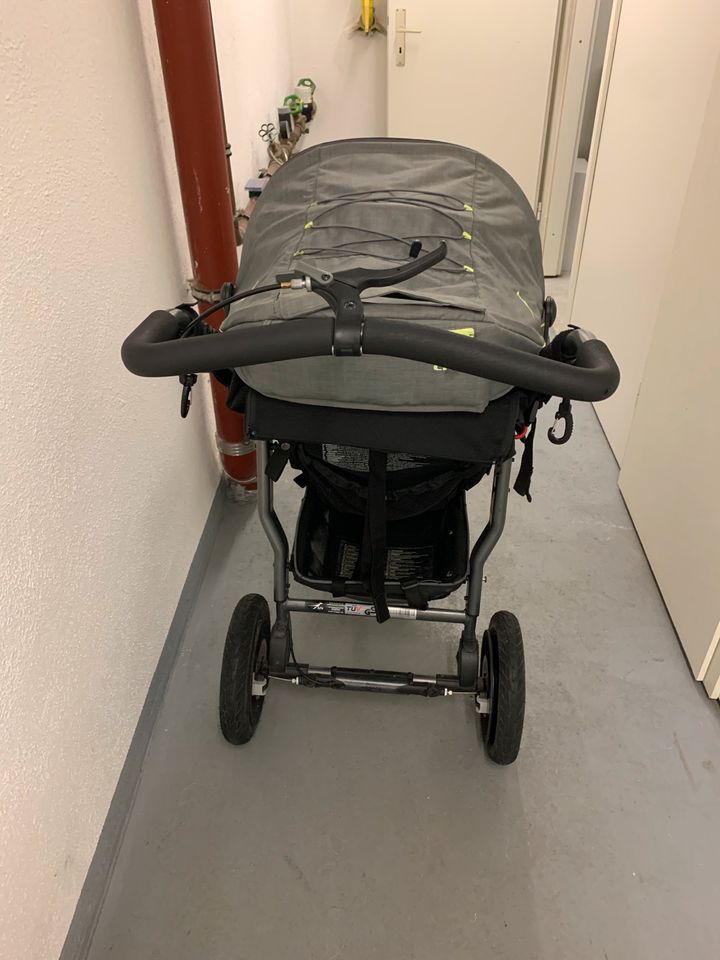 Kinderwagen TFK Joggster Adventure 2 Vollausstattung in Bad Vilbel