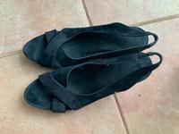 UGG Schuhe Original Keil- Sandalen Gr. 41 / UK 8,5 schwarz Leder Duisburg - Rheinhausen Vorschau