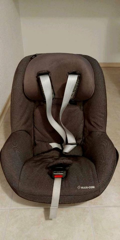 Maxi Cosi Kindersitz + Isofix-Station in Willstätt