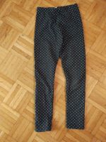 Leggings anthrazit mit weißen Punkten (Gr. 140) Stuttgart - Stammheim Vorschau