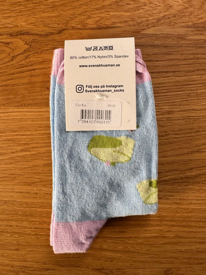 SVENSK HUSMAN Sverige Prinsesstårtan Socken Größe 31/34 NEU in Heikendorf