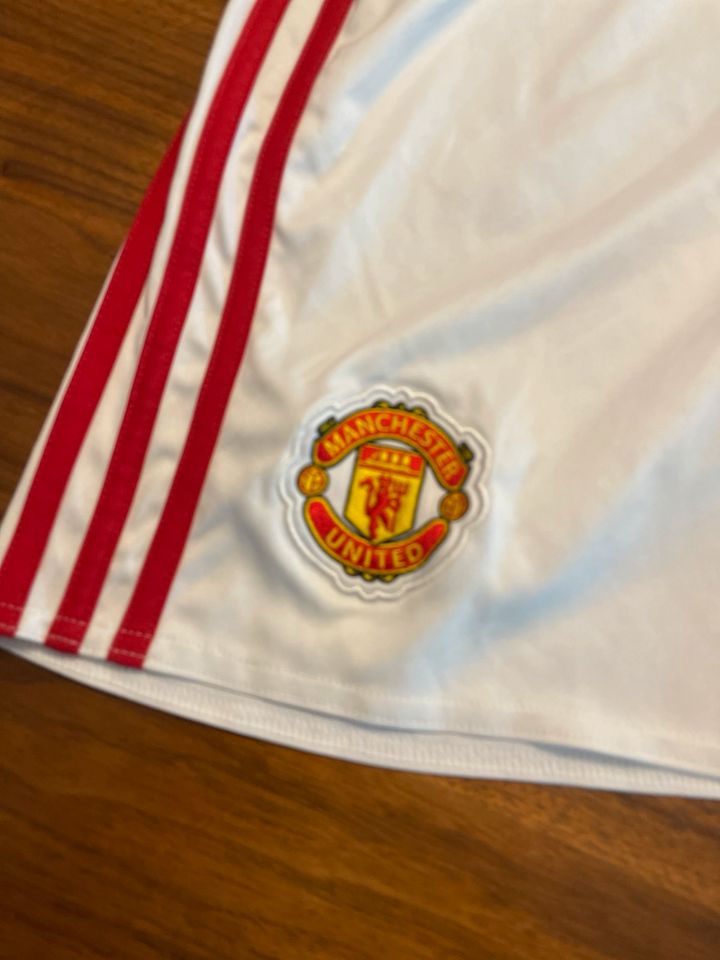 Adidas Short Manchester United Gr. 164 in Roth