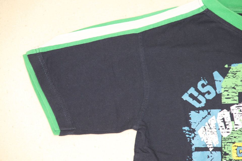Dognose schwarz, grünes, abgesetztes T-Shirt Gr. 140 in Beckum