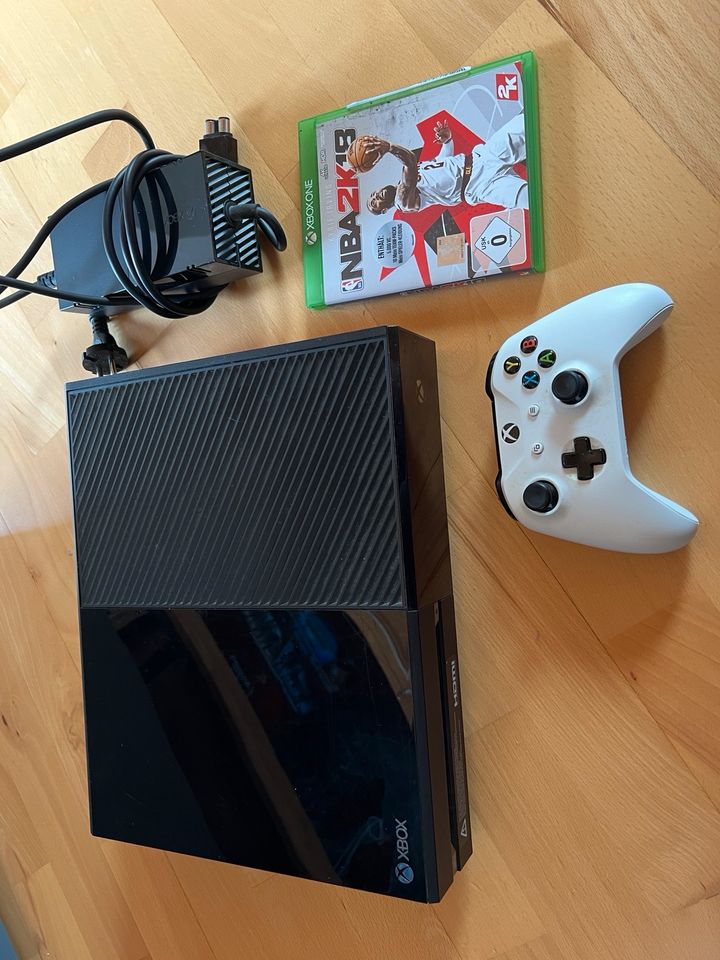 Xbox One mit Controller + Spiel in Mainz