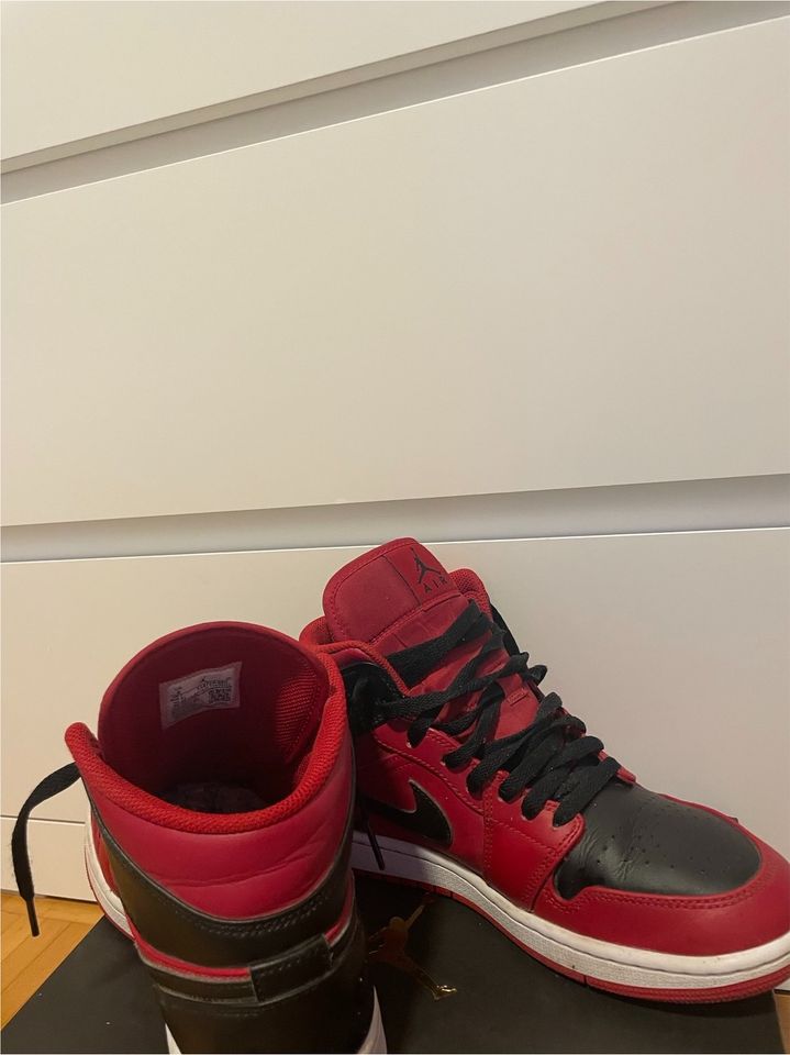 Air Jordan 1 Mid gym red/black/ white unisex neuwertig in Rösrath