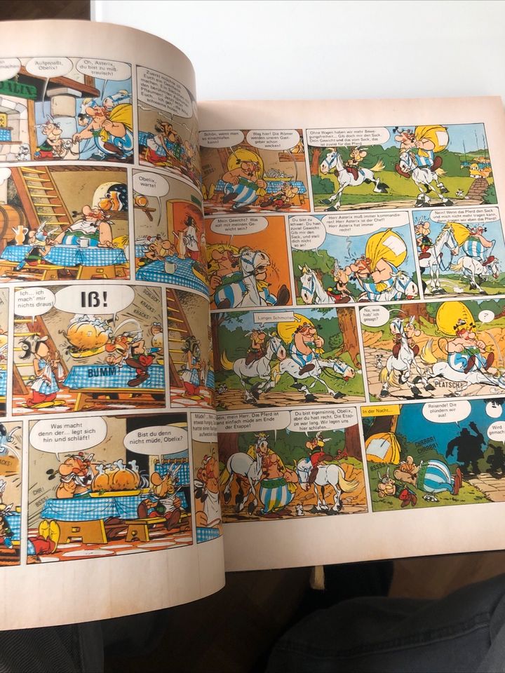 1-Asterix und 2-Lucky Luke Comic Magazine in München