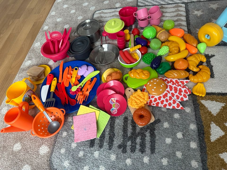 kinderspielzeug, Supermarkt und viele Dinge für die Kinderküche in Leipzig