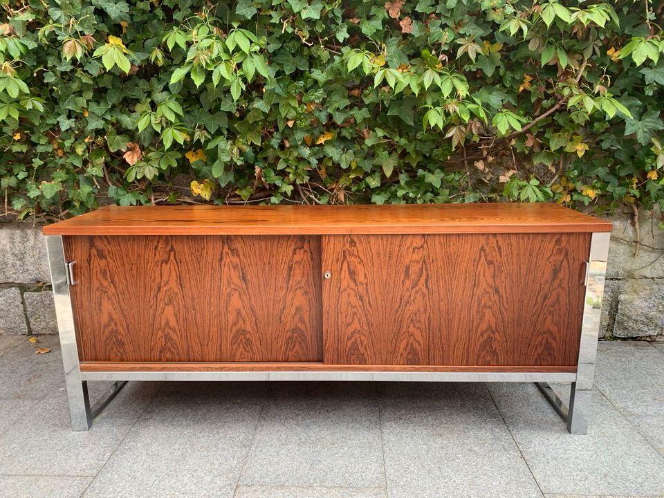 1970er Rosewood Palisander Sideboard mit Chromstahlgestell in Stuttgart