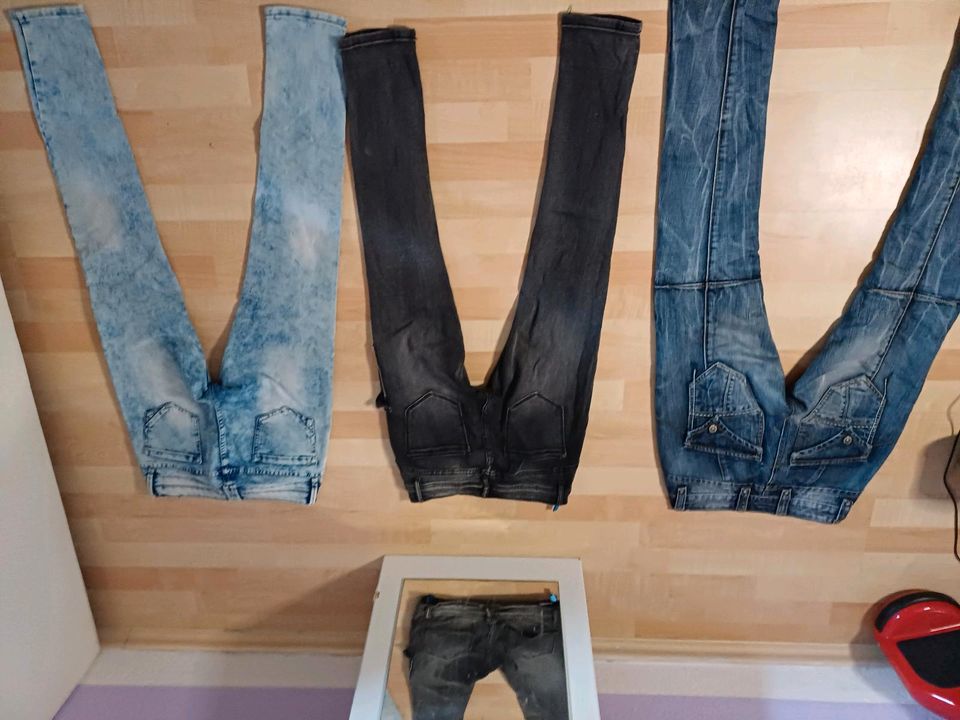 Bequeme gebrauchte Damen Jeans - Größe XS/S/M - Modischer Schnitt in Magdeburg