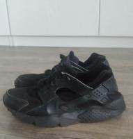 Nike Air Huarache Sneaker Sportschuhe Schuhe schwarz Gr 40 Berlin - Lichtenberg Vorschau