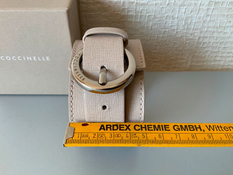 COCCINELLE Armband genarbtes Leder Metall Verschluss NEU OVP in Berlin