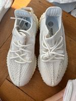 Weiße Yeezy Berlin - Dahlem Vorschau
