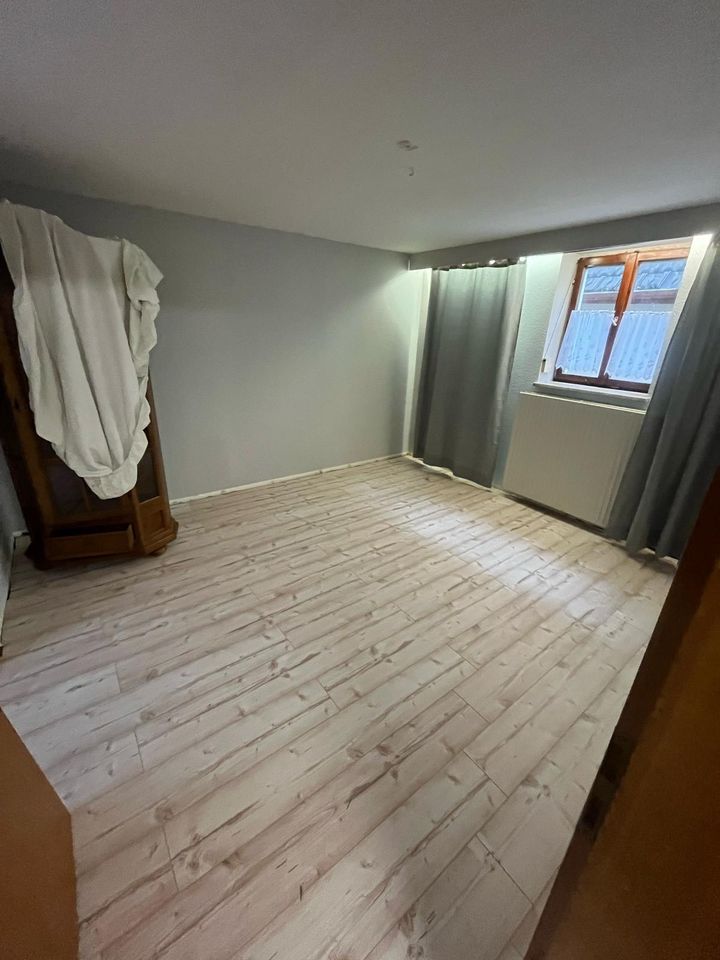 Zwei Zimmer Wohnung in Neustadt bei Coburg in Plauen