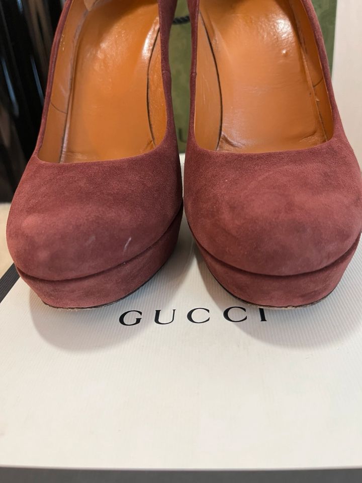 100% original Gucci pumps Gr. 39,5 top Zustand in Frankfurt am Main