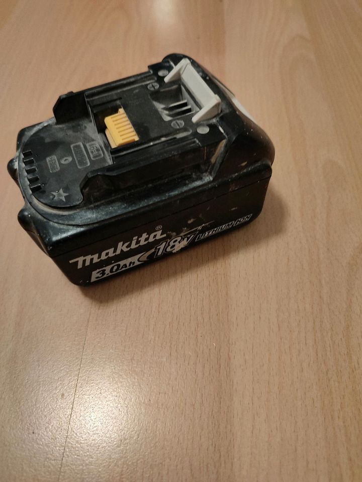 Makita Akku 18 Volt 3 AH Defekt in Hann. Münden