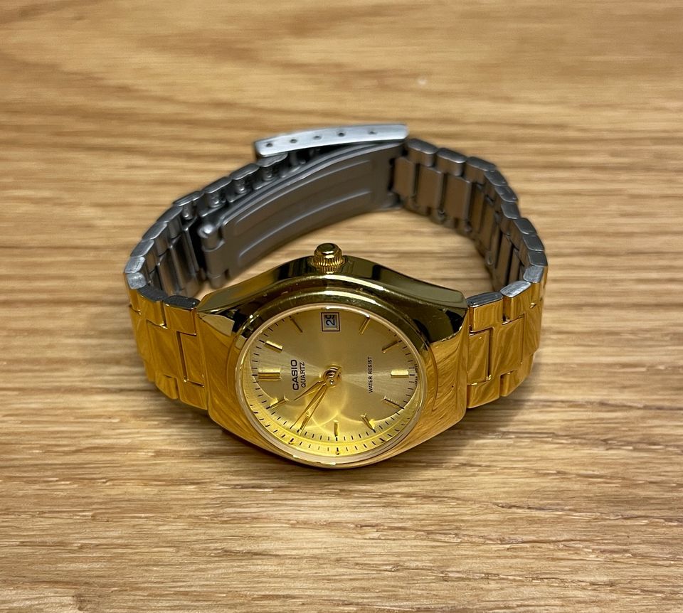 Casio Vintage Analoguhr Armbanduhr gold in Leipzig