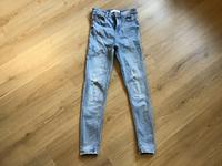 Stradivarius super high waist Jeans Gr. 34 Niedersachsen - Zetel Vorschau
