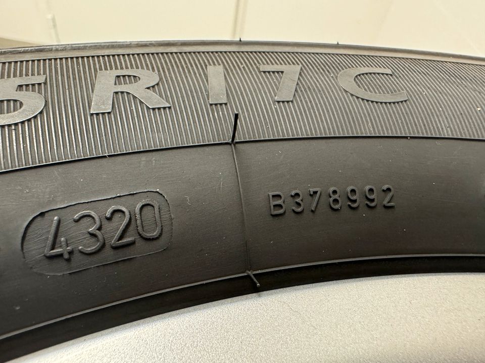 Mercedes Vito  190 447 original Alufelgen mit Sommerreifen in Verden