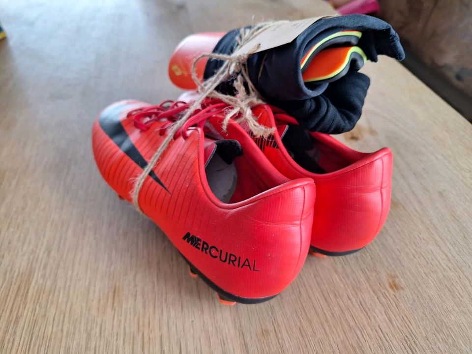 Fußballschuhe Kinder in Vollenborn