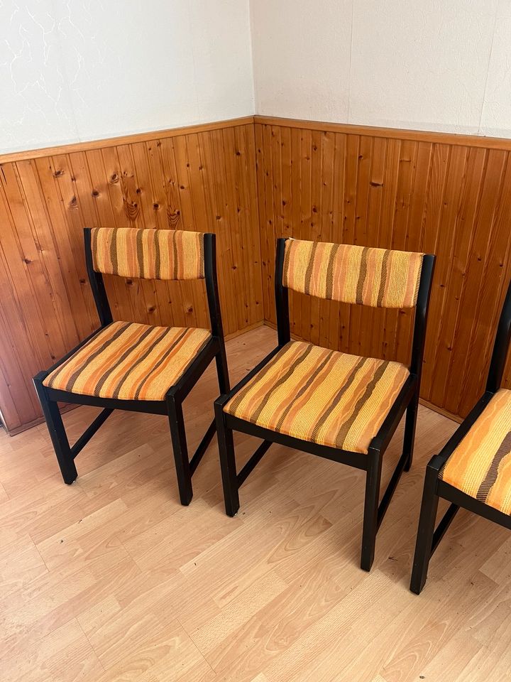 Drei Stühle zu verschenken. Siebzigerjahre Style. Massivholz. in Nordenham