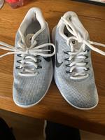 Neuwertige Damen Sportschuhe (38,5) Kiel - Melsdorf Vorschau