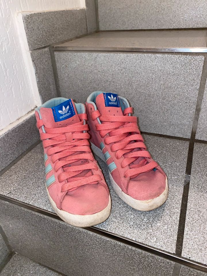 Adidas Schuhe Ge. 35 rosa in Arnstein