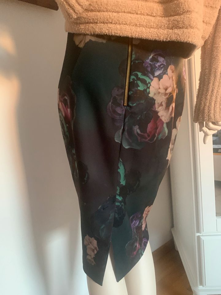 H&M Bleistiftrock/Pencil-skirt,Gr.36/S,grün,Blumen Motivi,wie neu in München