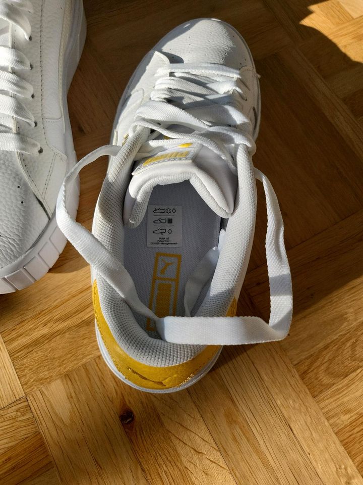 Puma Sneaker 40,5 weiß gelb wie neu in Rastede