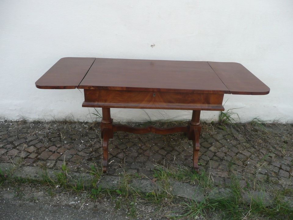 Antiker Tisch, Schreibtisch (Mahagoni) Schublade (Haselnuss) in Sauldorf
