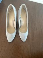 Pier One Pumps hellgrau Gr. 41 Wildleder Velours Nordrhein-Westfalen - Enger Vorschau