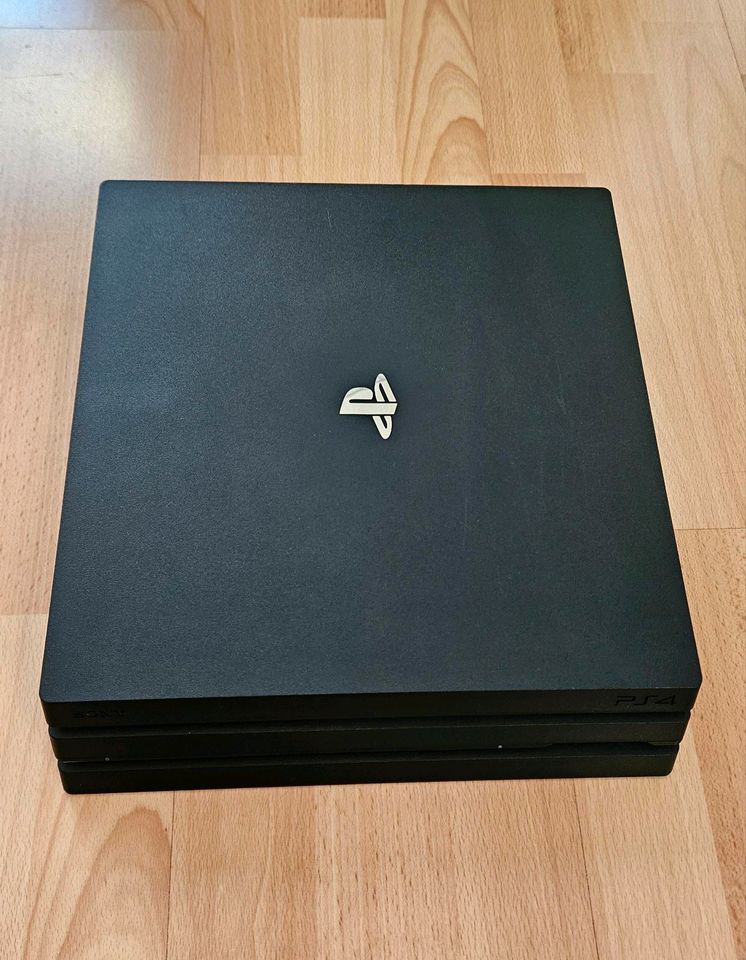Playstation 4 Pro 1 TB inkl. 1 Controller in Essen